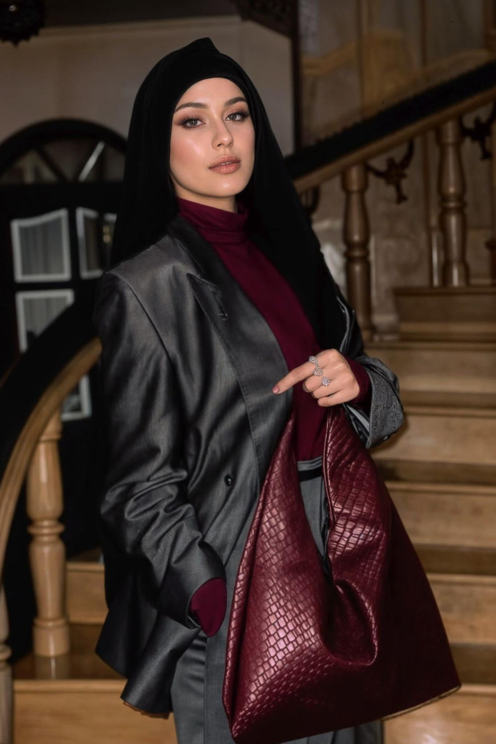 From Work to Weekend: Versatile Clothing & Bags for Modern Living